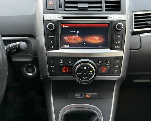 Бежевый Тойота Версо, объемом двигателя 1.6 л и пробегом 132 тыс. км за 10900 $, фото 39 на Automoto.ua