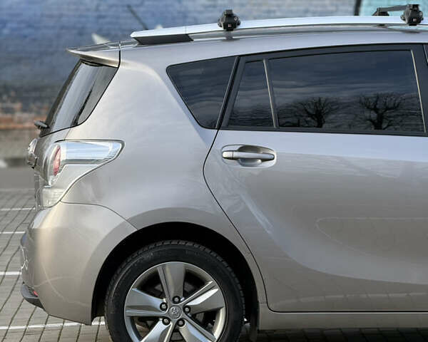 Бежевый Тойота Версо, объемом двигателя 1.6 л и пробегом 132 тыс. км за 10900 $, фото 16 на Automoto.ua