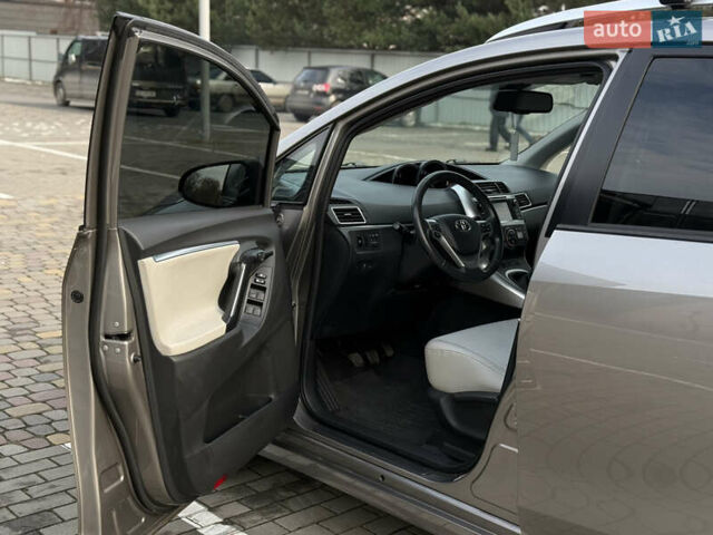 Бежевый Тойота Версо, объемом двигателя 1.6 л и пробегом 132 тыс. км за 10900 $, фото 27 на Automoto.ua