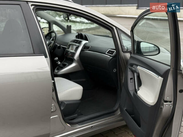 Бежевый Тойота Версо, объемом двигателя 1.6 л и пробегом 132 тыс. км за 11700 $, фото 48 на Automoto.ua