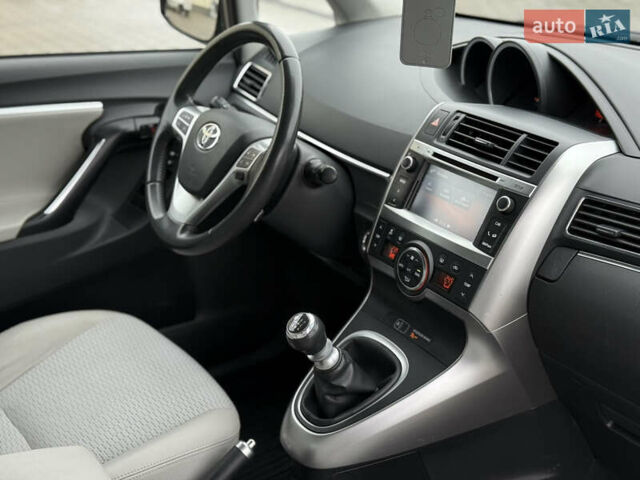 Бежевый Тойота Версо, объемом двигателя 1.6 л и пробегом 132 тыс. км за 11700 $, фото 50 на Automoto.ua