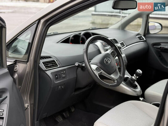 Бежевый Тойота Версо, объемом двигателя 1.6 л и пробегом 132 тыс. км за 11700 $, фото 30 на Automoto.ua