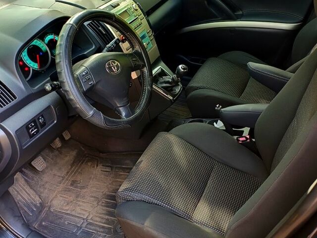 Черный Тойота Версо, объемом двигателя 2.2 л и пробегом 222 тыс. км за 5500 $, фото 4 на Automoto.ua