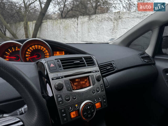 Чорний Тойота Версо, об'ємом двигуна 2 л та пробігом 208 тис. км за 8500 $, фото 22 на Automoto.ua