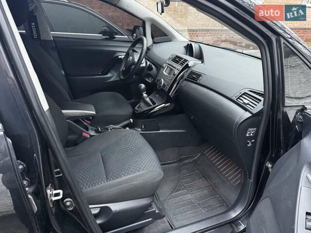 Чорний Тойота Версо, об'ємом двигуна 2 л та пробігом 208 тис. км за 8500 $, фото 20 на Automoto.ua