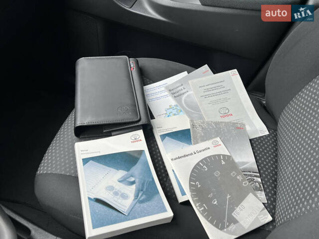 Чорний Тойота Версо, об'ємом двигуна 1.8 л та пробігом 206 тис. км за 11900 $, фото 2 на Automoto.ua