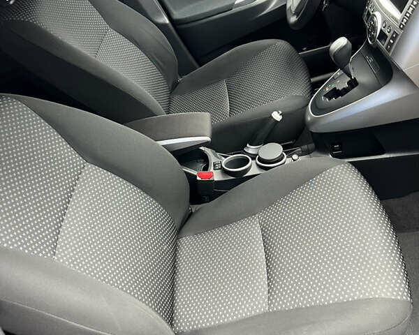 Чорний Тойота Версо, об'ємом двигуна 1.8 л та пробігом 206 тис. км за 11900 $, фото 20 на Automoto.ua