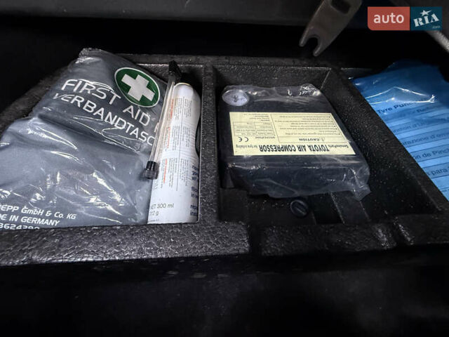 Чорний Тойота Версо, об'ємом двигуна 1.8 л та пробігом 208 тис. км за 11900 $, фото 25 на Automoto.ua