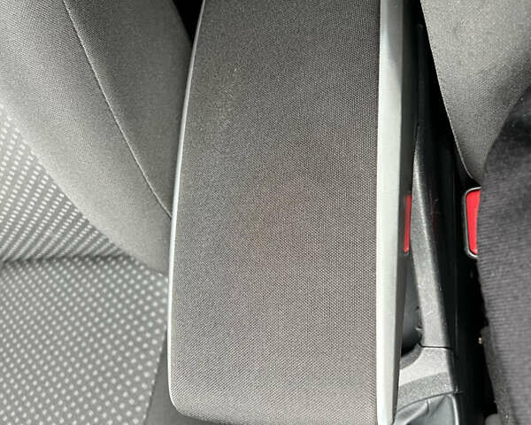 Чорний Тойота Версо, об'ємом двигуна 1.8 л та пробігом 206 тис. км за 11900 $, фото 14 на Automoto.ua