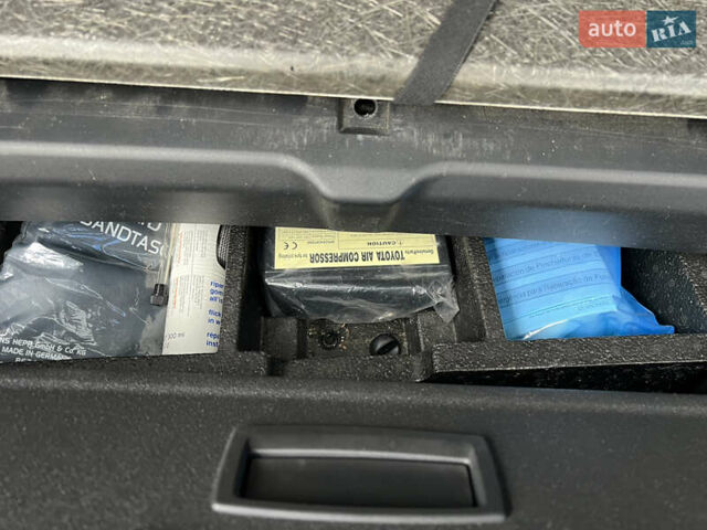 Чорний Тойота Версо, об'ємом двигуна 1.8 л та пробігом 206 тис. км за 11900 $, фото 36 на Automoto.ua