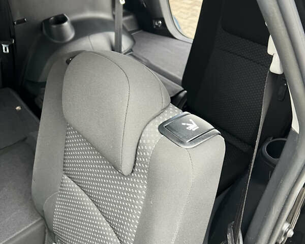 Чорний Тойота Версо, об'ємом двигуна 1.8 л та пробігом 206 тис. км за 11900 $, фото 32 на Automoto.ua