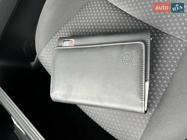 Чорний Тойота Версо, об'ємом двигуна 1.8 л та пробігом 206 тис. км за 11900 $, фото 5 на Automoto.ua