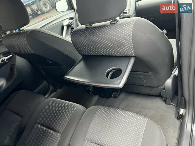 Чорний Тойота Версо, об'ємом двигуна 1.8 л та пробігом 206 тис. км за 11900 $, фото 39 на Automoto.ua