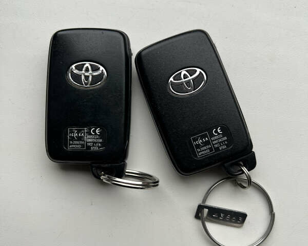 Чорний Тойота Версо, об'ємом двигуна 1.8 л та пробігом 206 тис. км за 11900 $, фото 1 на Automoto.ua