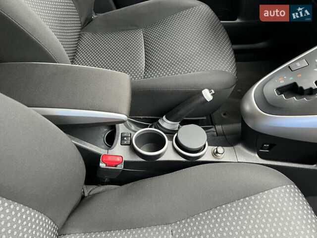 Чорний Тойота Версо, об'ємом двигуна 1.8 л та пробігом 206 тис. км за 11900 $, фото 44 на Automoto.ua