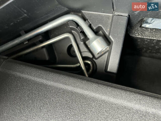 Чорний Тойота Версо, об'ємом двигуна 1.8 л та пробігом 206 тис. км за 11900 $, фото 35 на Automoto.ua