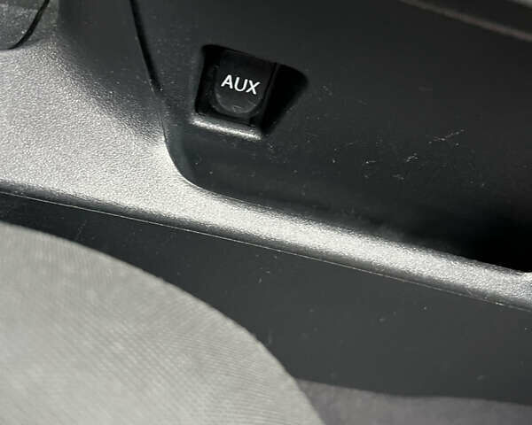 Чорний Тойота Версо, об'ємом двигуна 1.8 л та пробігом 206 тис. км за 11900 $, фото 42 на Automoto.ua