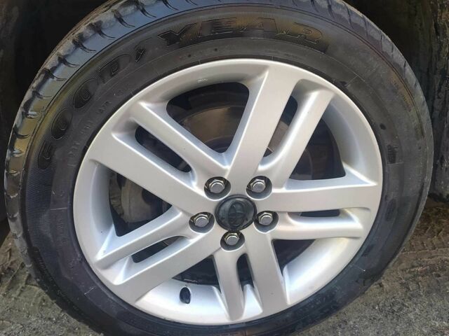 Черный Тойота Версо, объемом двигателя 1.3 л и пробегом 294 тыс. км за 6500 $, фото 18 на Automoto.ua