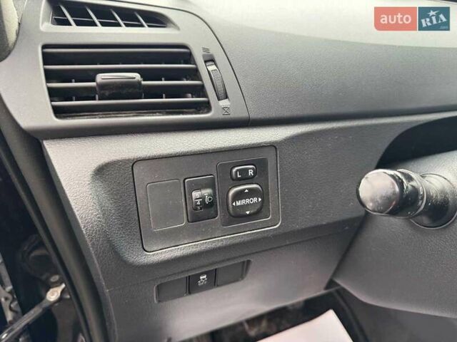 Черный Тойота Версо, объемом двигателя 2 л и пробегом 278 тыс. км за 9490 $, фото 10 на Automoto.ua