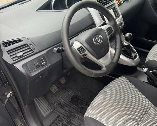 Черный Тойота Версо, объемом двигателя 2 л и пробегом 235 тыс. км за 8000 $, фото 8 на Automoto.ua