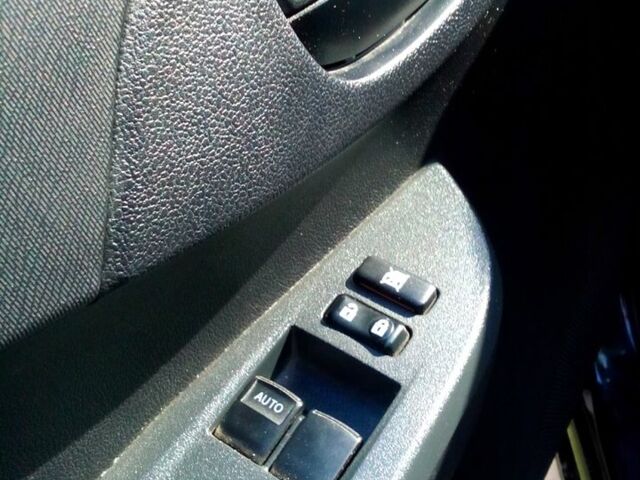 Черный Тойота Версо, объемом двигателя 1.4 л и пробегом 210 тыс. км за 6000 $, фото 8 на Automoto.ua