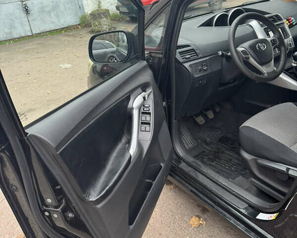 Черный Тойота Версо, объемом двигателя 2 л и пробегом 235 тыс. км за 8000 $, фото 7 на Automoto.ua