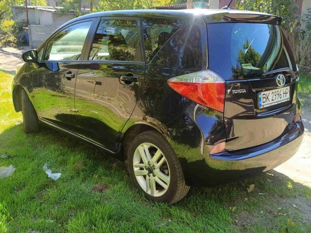 Черный Тойота Версо, объемом двигателя 1.3 л и пробегом 294 тыс. км за 6500 $, фото 3 на Automoto.ua