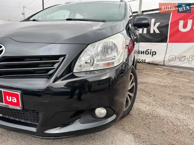 Черный Тойота Версо, объемом двигателя 2 л и пробегом 278 тыс. км за 9490 $, фото 1 на Automoto.ua