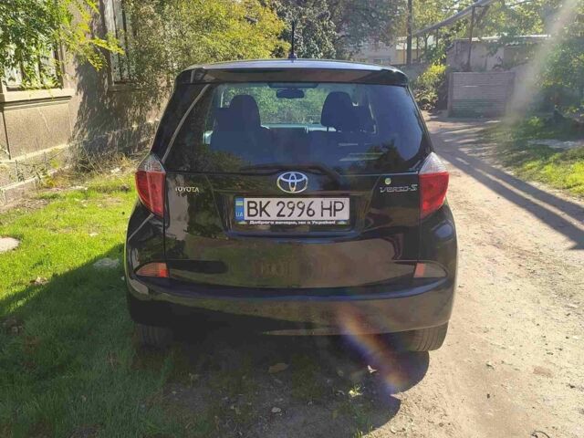 Черный Тойота Версо, объемом двигателя 1.3 л и пробегом 294 тыс. км за 6500 $, фото 5 на Automoto.ua