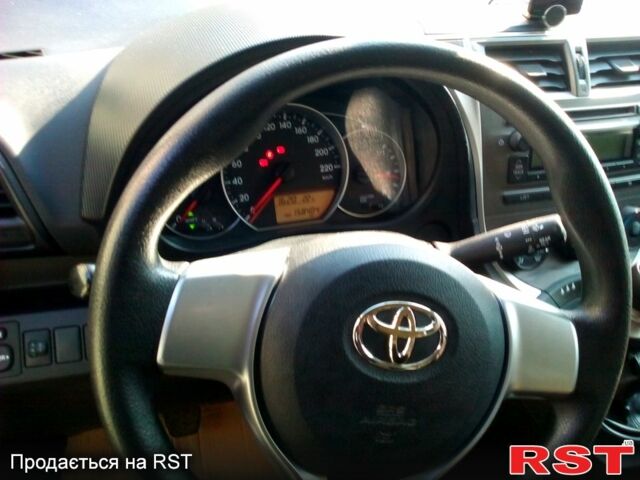 Черный Тойота Версо, объемом двигателя 1.4 л и пробегом 210 тыс. км за 6000 $, фото 5 на Automoto.ua