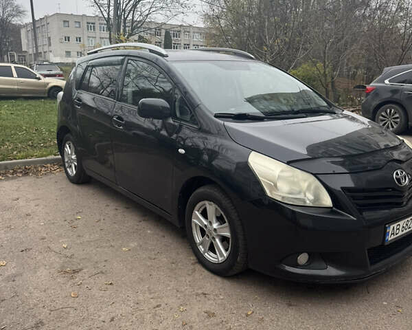 Черный Тойота Версо, объемом двигателя 2 л и пробегом 235 тыс. км за 8000 $, фото 4 на Automoto.ua