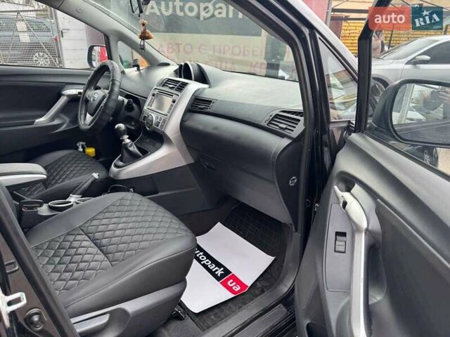 Черный Тойота Версо, объемом двигателя 2 л и пробегом 278 тыс. км за 9490 $, фото 6 на Automoto.ua