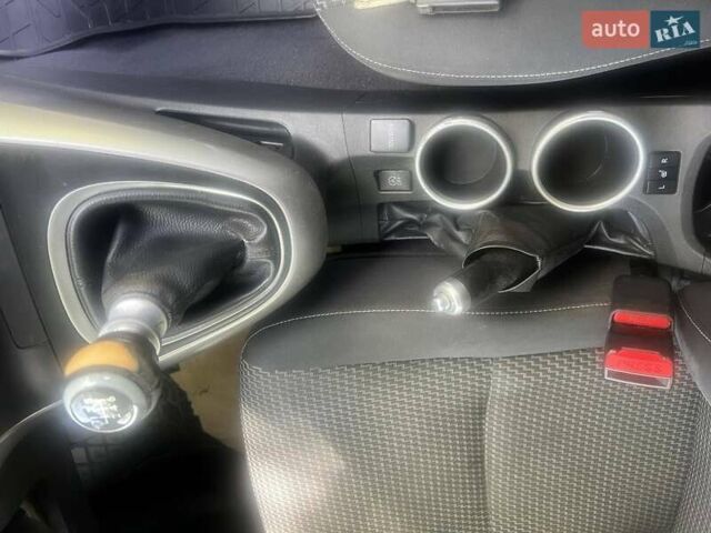 Черный Тойота Версо, объемом двигателя 1.6 л и пробегом 270 тыс. км за 9000 $, фото 6 на Automoto.ua
