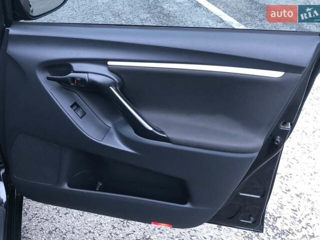 Чорний Тойота Версо, об'ємом двигуна 1.8 л та пробігом 181 тис. км за 10900 $, фото 6 на Automoto.ua