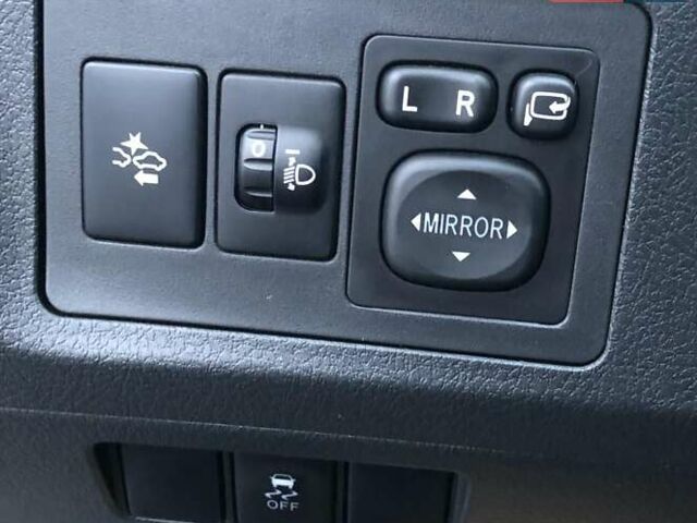 Чорний Тойота Версо, об'ємом двигуна 1.8 л та пробігом 181 тис. км за 10900 $, фото 17 на Automoto.ua