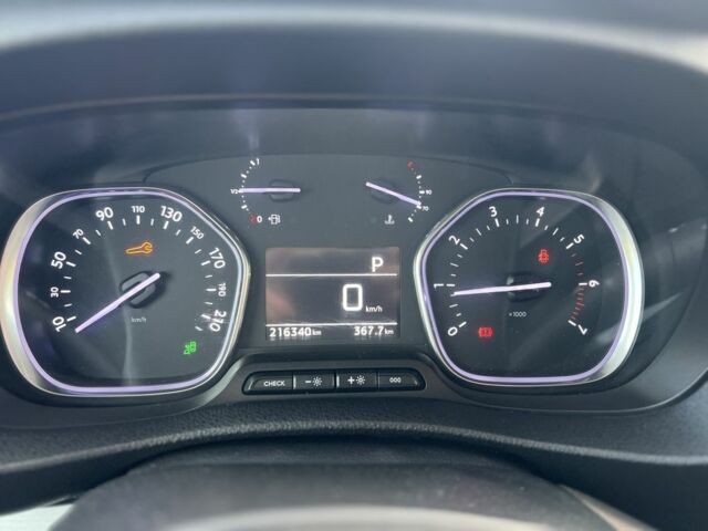 Чорний Тойота Версо, об'ємом двигуна 2 л та пробігом 215 тис. км за 25800 $, фото 13 на Automoto.ua