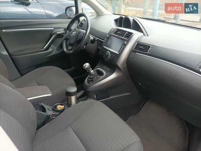 Чорний Тойота Версо, об'ємом двигуна 1.8 л та пробігом 180 тис. км за 10900 $, фото 7 на Automoto.ua