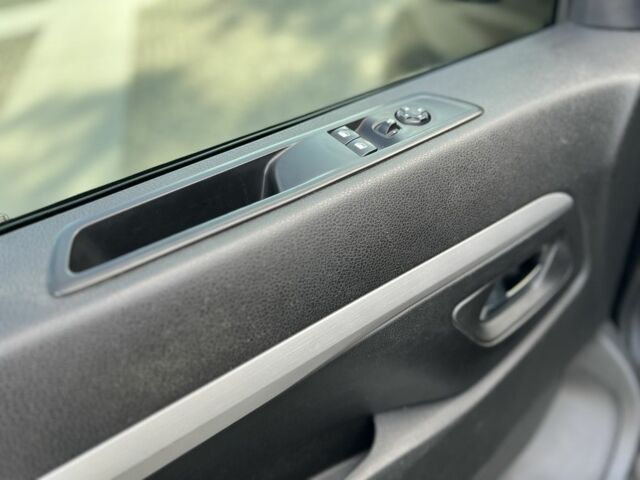 Чорний Тойота Версо, об'ємом двигуна 2 л та пробігом 215 тис. км за 25800 $, фото 11 на Automoto.ua