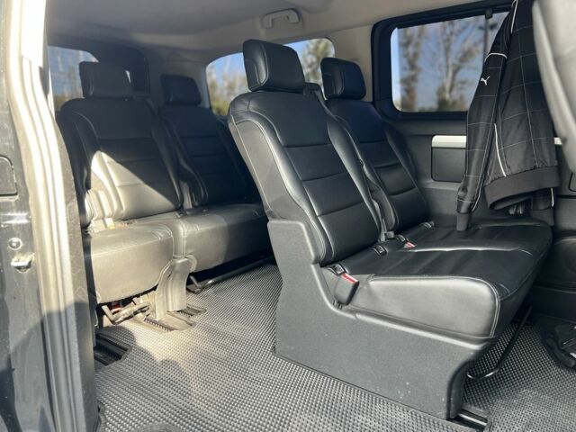 Чорний Тойота Версо, об'ємом двигуна 2 л та пробігом 215 тис. км за 25800 $, фото 15 на Automoto.ua