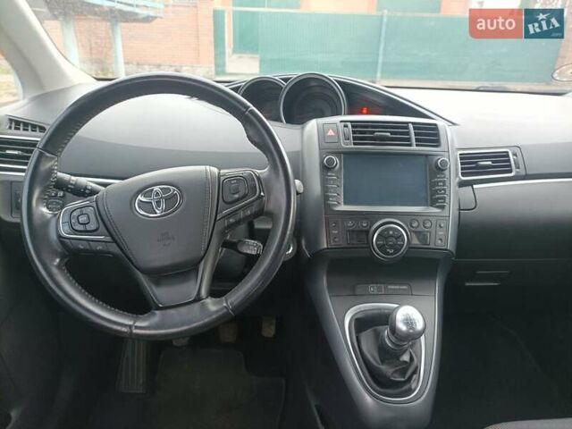 Чорний Тойота Версо, об'ємом двигуна 1.8 л та пробігом 180 тис. км за 10900 $, фото 1 на Automoto.ua
