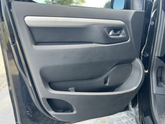 Чорний Тойота Версо, об'ємом двигуна 2 л та пробігом 215 тис. км за 25800 $, фото 10 на Automoto.ua