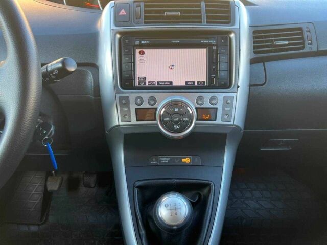 Черный Тойота Версо, объемом двигателя 2 л и пробегом 232 тыс. км за 8999 $, фото 18 на Automoto.ua