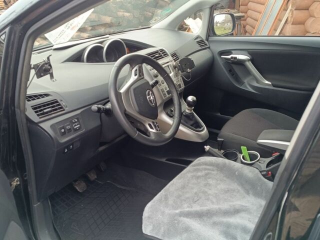 Черный Тойота Версо, объемом двигателя 0 л и пробегом 100 тыс. км за 8500 $, фото 4 на Automoto.ua