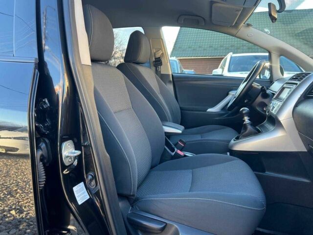 Черный Тойота Версо, объемом двигателя 2 л и пробегом 232 тыс. км за 8999 $, фото 16 на Automoto.ua