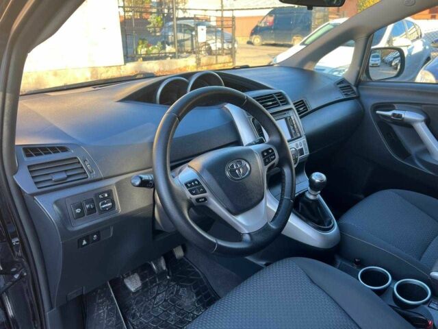 Черный Тойота Версо, объемом двигателя 2 л и пробегом 232 тыс. км за 8999 $, фото 13 на Automoto.ua