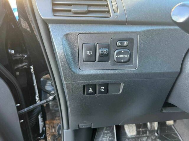 Черный Тойота Версо, объемом двигателя 2 л и пробегом 232 тыс. км за 8999 $, фото 21 на Automoto.ua