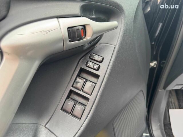 Черный Тойота Версо, объемом двигателя 2 л и пробегом 278 тыс. км за 9490 $, фото 9 на Automoto.ua