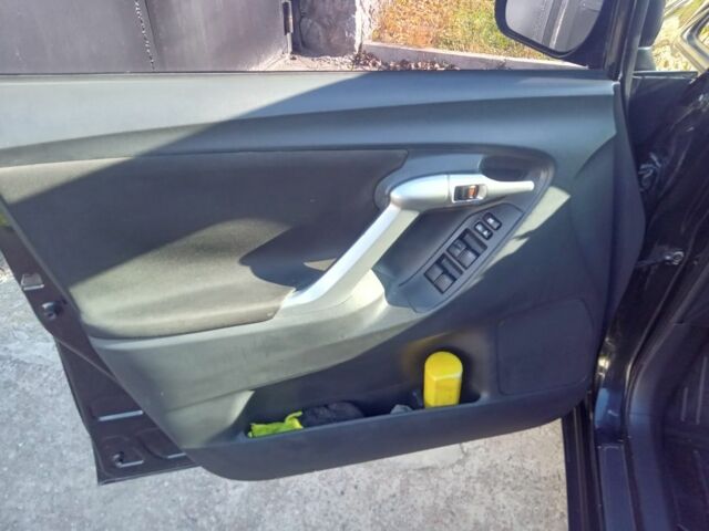 Черный Тойота Версо, объемом двигателя 2 л и пробегом 278 тыс. км за 9500 $, фото 3 на Automoto.ua