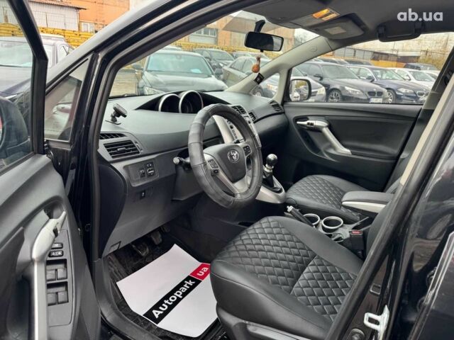 Черный Тойота Версо, объемом двигателя 2 л и пробегом 278 тыс. км за 9490 $, фото 3 на Automoto.ua