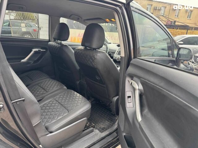 Черный Тойота Версо, объемом двигателя 2 л и пробегом 278 тыс. км за 9490 $, фото 5 на Automoto.ua